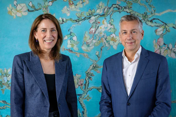 De directie van het Van Gogh Museum. Links: Emilie Gordenker, rechts: Rob Groot. Foto: Simone Janssen